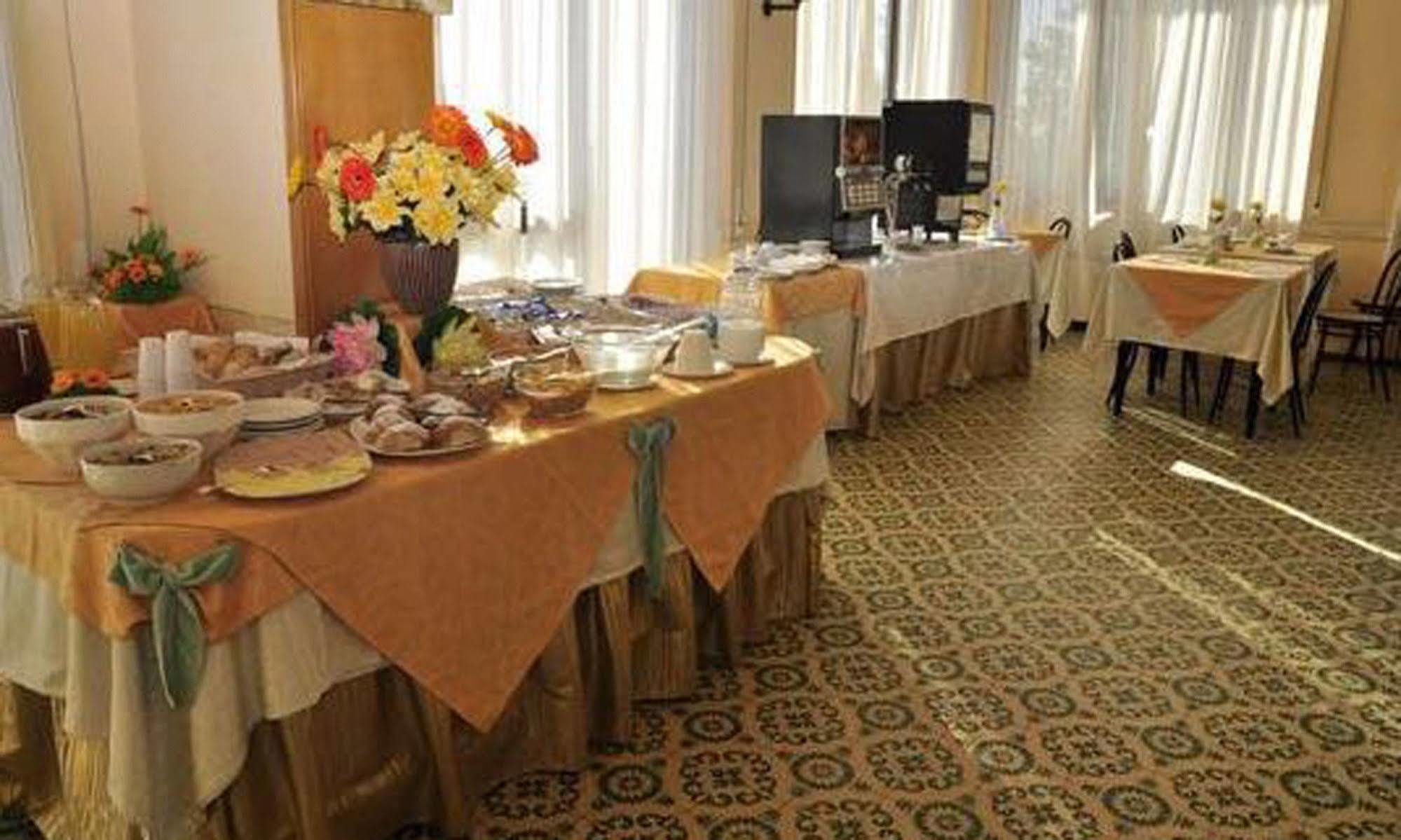 Hotel Brenta Viserbella di Rimini 외부 사진